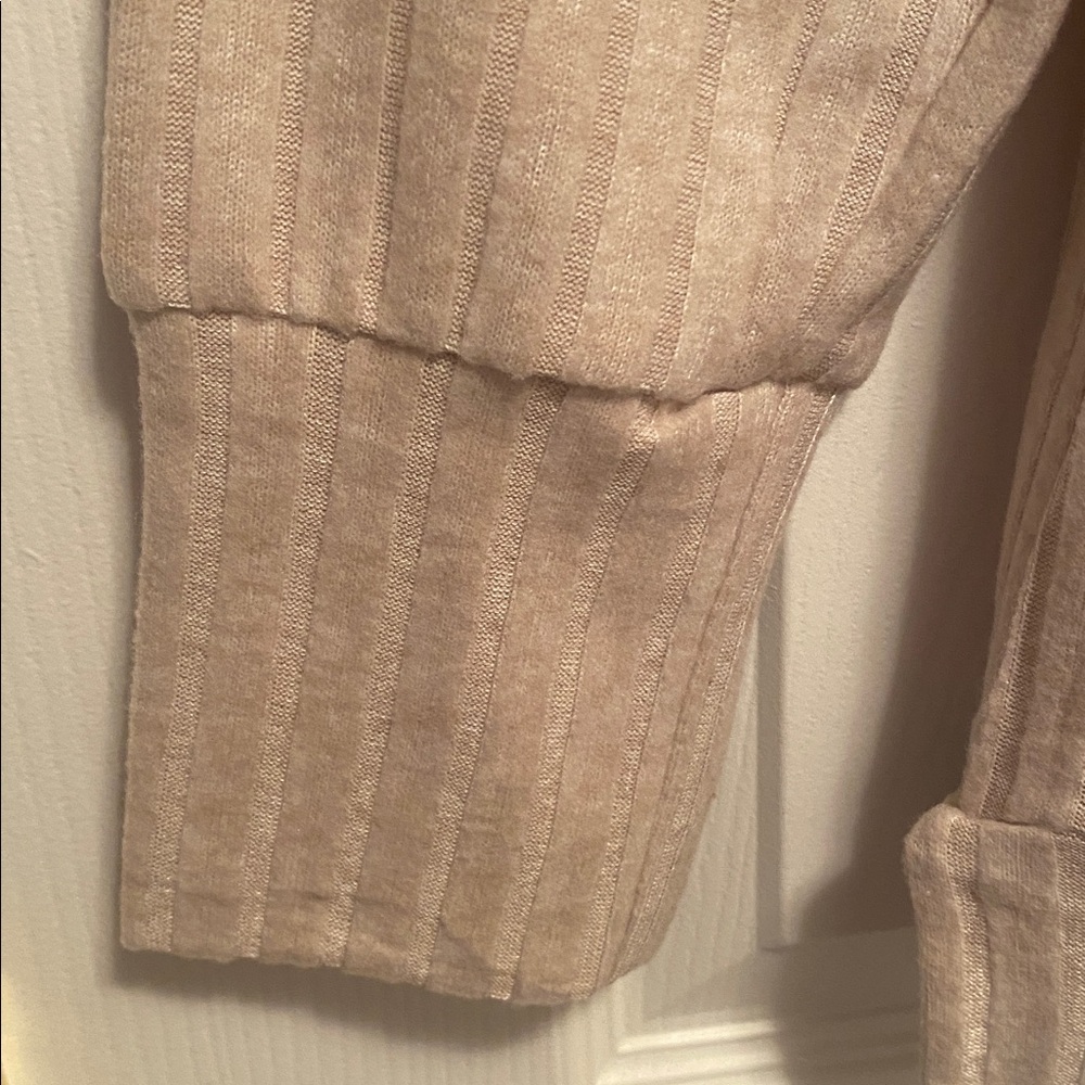 Beige V-Neck Ribbed Top…size XL - Picture 3 of 5